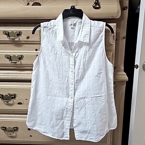 Sleeveless summer shirt